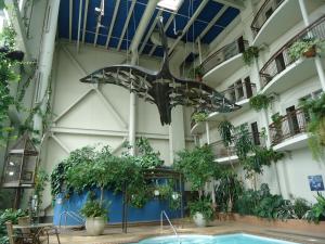 Bazén v ubytování Hotel L'Oie des neiges nebo v jeho okolí