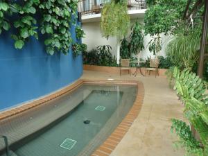 Bazén v ubytování Hotel L'Oie des neiges nebo v jeho okolí