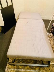 Ένα ή περισσότερα κρεβάτια σε δωμάτιο στο Chambre 1, calme, 1 station de PARIS, bureau