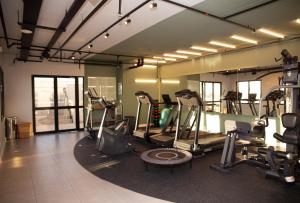 a gym with several treadmills and elliptical machines at Flat Tatuapé Sua Casa Your Home in São Paulo