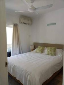 Postel nebo postele na pokoji v ubytování Tropical Palms Port Douglas