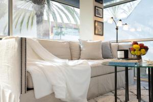 a living room with a white couch and a table at Stylish Condo By The Beach in Los Angeles +21 photos