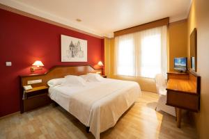 Posteľ alebo postele v izbe v ubytovaní Hotel Torrepalma + 37 fotografií