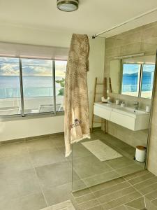 a bathroom with a sink and a mirror at LA PLAGE MARTINIQUE in Schœlcher