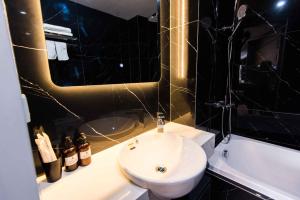 ห้องน้ำของ Luxe Paradise Residence Dao Tan