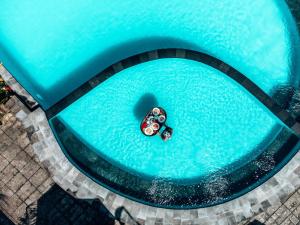 Bazén v ubytování Uma Dawa Resort and Spa nebo v jeho okolí