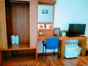 TV a/nebo společenská místnost v ubytování Jingjit Hotel