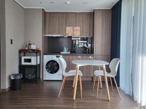 A kitchen or kitchenette at ELBON the stay Haeundae beach ocean view