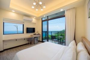 Vuode tai vuoteita majoituspaikassa 小琉球遇見海旅宿