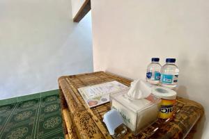 a table with bottles of water on top of it at Duyung Rooms & Resto Gerupuk in Bumbang