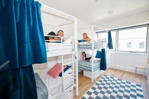 a group of people on bunk beds in a room at Vali Byron in Byron Bay