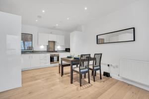 Spacious 2 bedroom apartment with balcony