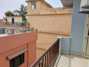 Saukari Palace tesisinde bir balkon veya teras