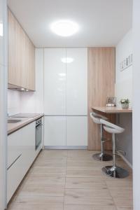 Kuchyňa alebo kuchynka v ubytovaní Apartman Franko - SELF CHECK IN