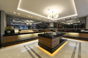 a restaurant with a bar in the middle of a room at Holiday Inn Bursa - City Centre by IHG in Bursa