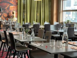 Restoran või mõni muu söögikoht majutusasutuses Quality Hotel Royal Corner