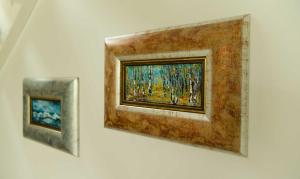 two framed paintings hanging on a wall at Kapitaensweg 17 in Ostseebad Karlshagen