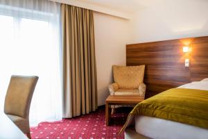 Postel nebo postele na pokoji v ubytování Hotel Landskron