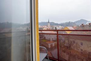 Nespecifikovaný výhled na hory nebo výhled na hory při pohledu z hotelu