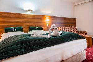 Postel nebo postele na pokoji v ubytování Hotel Landskron