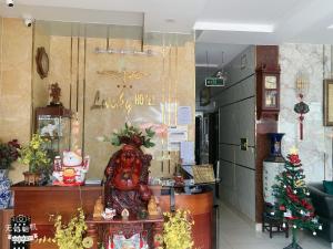 a store window with a statue in a store at Lucky hotel in Ho Chi Minh City