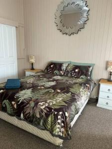 Ένα ή περισσότερα κρεβάτια σε δωμάτιο στο Monto House