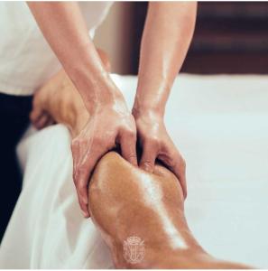 a close up of a person with their hands on their legs at Hotel Terme Marine Leopoldo II TERME & SPA in Marina di Grosseto