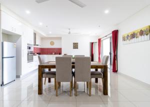 Executive Suite with Pool & Gym, 2 car parks 주방 또는 간이 주방