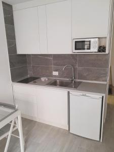 Kuchyň nebo kuchyňský kout v ubytování EL DIAMANTINO de Los Cristianos