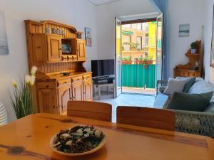 a living room with a table and a couch at Guest House Baia dei Sogni in Rapallo