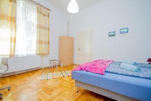 Kelvin's V District 2BR Urban Haven by NW 1056 Budapest, 12 bástya utca kép - 2