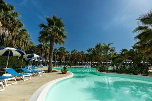 Bazén v ubytování Prince Franklyn Hotel nebo v jeho okolí