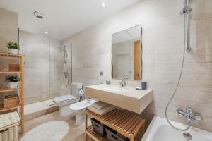 Koupelna v ubytování Penthouse Rosas 1C