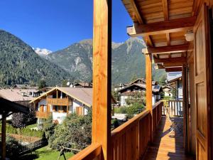a balcony of a house with mountains in the background at Appartamento Chalet a Pinzolo in Pinzolo