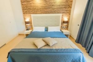 Postel nebo postele na pokoji v ubytování Prince Franklyn Hotel