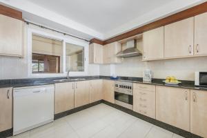 Η κουζίνα ή μικρή κουζίνα στο Apartment Vistamar II