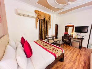 TV a/nebo společenská místnost v ubytování Hotel Paras - Karol Bagh Delhi