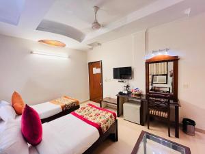 TV a/nebo společenská místnost v ubytování Hotel Paras - Karol Bagh Delhi