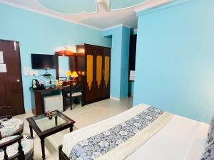 Postel nebo postele na pokoji v ubytování Hotel Paras - Karol Bagh Delhi