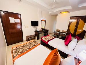 TV a/nebo společenská místnost v ubytování Hotel Paras - Karol Bagh Delhi