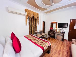 TV a/nebo společenská místnost v ubytování Hotel Paras - Karol Bagh Delhi