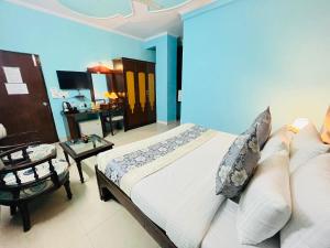 Postel nebo postele na pokoji v ubytování Hotel Paras - Karol Bagh Delhi