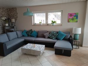 a living room with a couch and a table at Elli's Moseloase - Riol in Riol