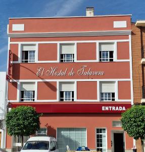 een gebouw met een bord dat een museum van tolerantie leest bij Hostal Talavera in Talavera la Real