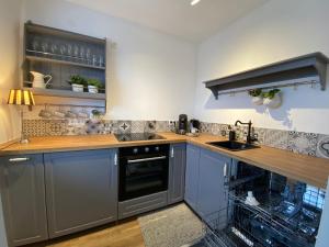 a kitchen with stainless steel appliances and wooden counters at Ferienwohnung am See im Fichtelgebirge in Nagel