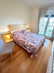 Posteľ alebo postele v izbe v ubytovaní Apartamento pie de playa Finisterre