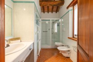 Salle de bains dans l'établissement Appartamento Fuoco - Capolinea