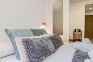 Imagen de la galería de LXR Neptuno Renovated and pool, en Torremolinos