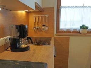 Kuchnia lub aneks kuchenny w obiekcie Apartment Pircher by Interhome