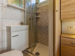 Koupelna v ubytování Holiday Home Superior-11 by Interhome